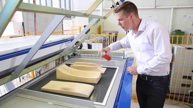 Vacuum forming - Purpose of release agent for your tooling смотреть онлайн