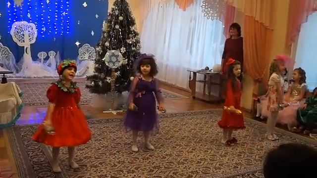 КОНФЕТКИ на новогоднем празднике муз рук  Парахневич И П автор Т.Бокач