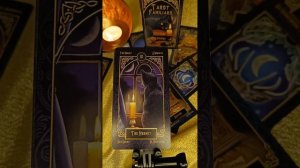 9 ОТШЕЛЬНИК обзор и значение карт Таро Liza Parker "Taro Familiars", Старший Аркан "The Hermit"