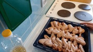 Куриные крылья в соева медовом чили соусе!