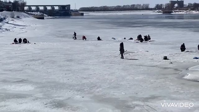 УГЛИЧ. Экскурсия по городу! смотреть онлайн