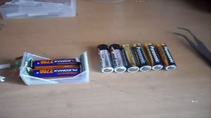 Зарядник из хлама для аккумуляторных батарей AAA, AA