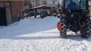 Уборка снега трактором KIOTI CK 4220