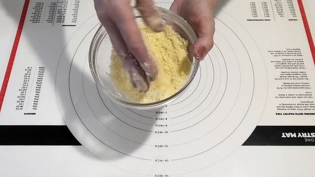 Сдобные булочки со штрейзелем
