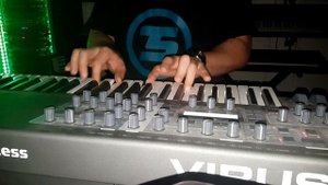 Access Virus TI2 (Trance-Lead Demonstration)