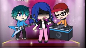 в Маринетт вселился акума ??