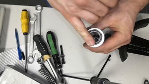 люфт амортизатора Передней вилки на самокате KUGOO S1PRO