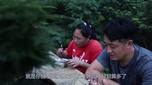 胖妹做锡纸花甲，一次烤8盒，又香又辣，味道堪比烧烤摊，老香了！【陈说美食】