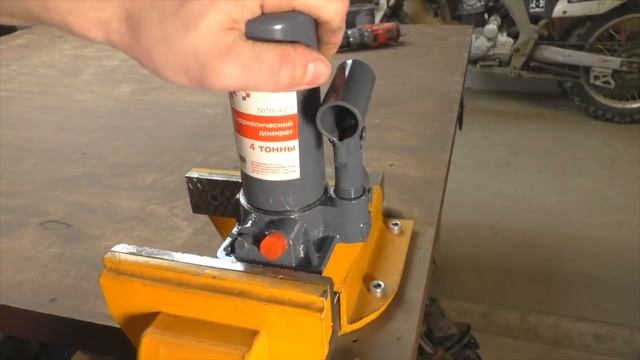 Шикарное применение старых амортизаторов! Hydraulic press from old car shock absorbers!