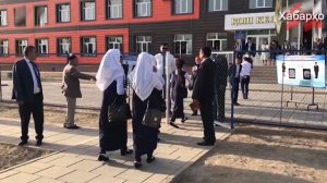 В Душанбе милиционер и военный заставляли двух женщин снять хиджабы