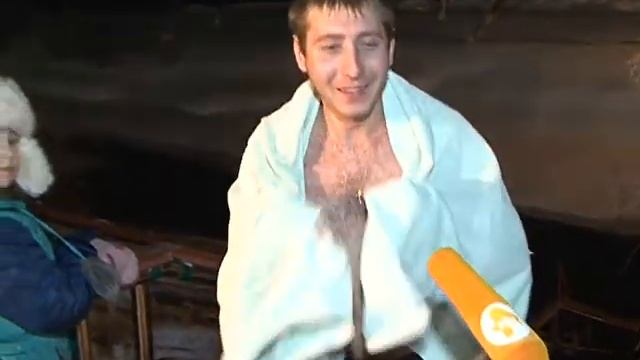 Более 10 тысяч курян искупались на Крещение смотреть онлайн