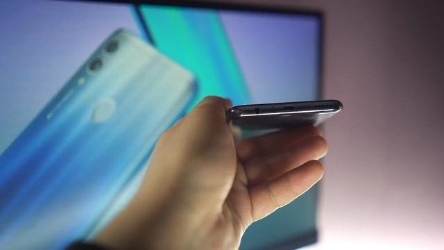 Обзор Huawei Honor 10 Lite. Сложно! / QUKE.RU /