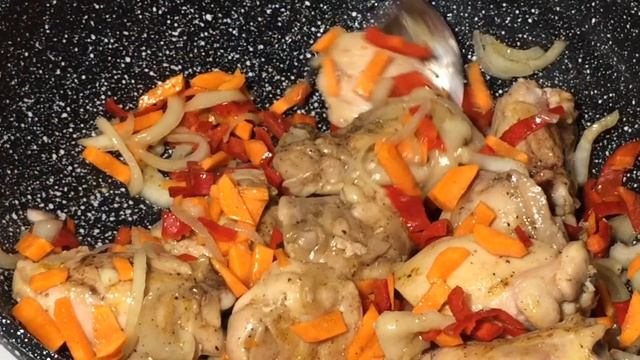 Тушеная картошка с мясом. Картошка с мясом на сковороде