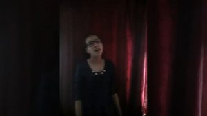 Птица парит в небе