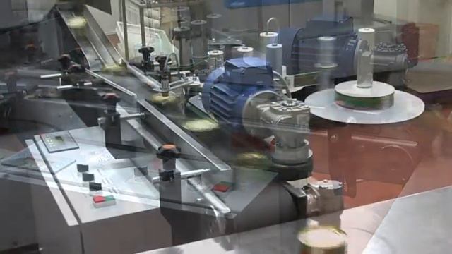 Этикетировка жестебанок на этикетировщике LS-108R