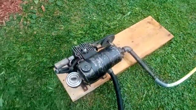 Old Briggs and Stratton with water pump. смотреть онлайн