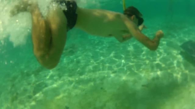 Bora Bora Astor traveling around the world смотреть онлайн