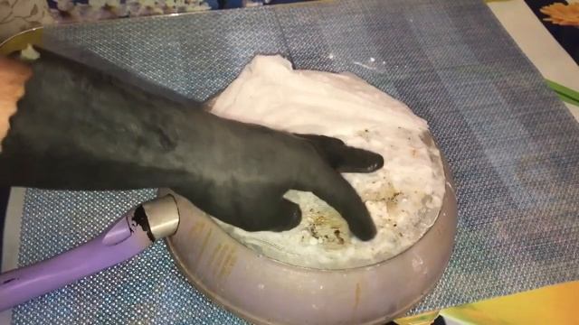 Нагар счищаю пальцем! Как легко отмыть сковороду от окаменелого нагара и жира! смотреть онлайн