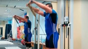 Подъём рук перед собой в кроссовере: техника выполнения