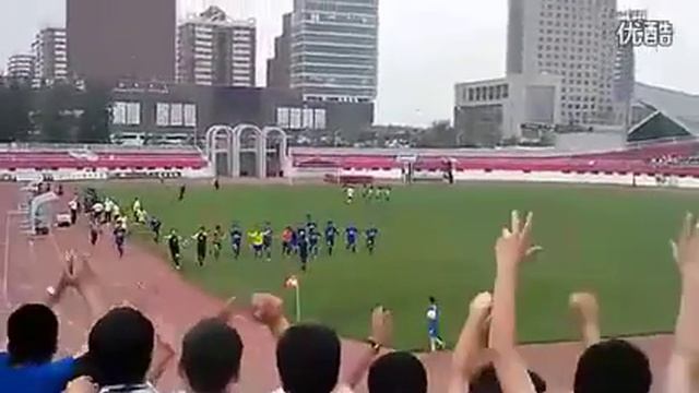 Уйгурские футболисты и их болельщики смотреть онлайн