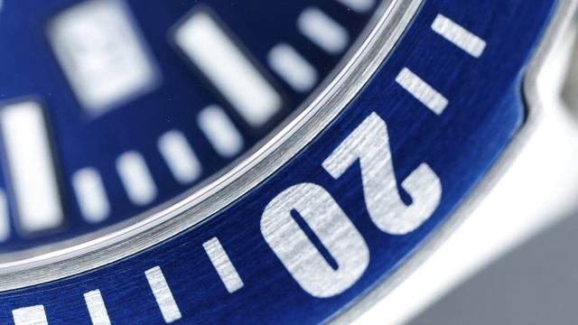 HAMILTON FROGMAN Blue Full Review | 42mm Hamilton Khaki Navy Movie Watch |
