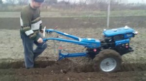 Осенняя вспашка комплектным плугом!