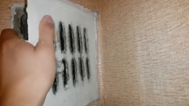 Замурованный голубь в вентиляции, пришлось ломать... смотреть онлайн