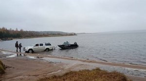 КРУТО ПОПАЛ НА ПРИЦЕП С ВОДЫ. СЛИПОВАНИЕ КАТЕРА.