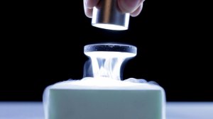 КВАНТОВАЯ ЛЕВИТАЦИЯ И СВЕРХПРОВОДНИК