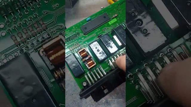 Мерседес Вито 638 причина не работающего люка и правого стеклопадъемника... смотреть онлайн