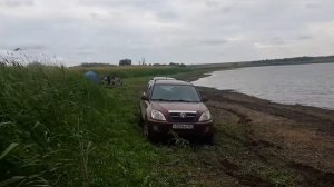 НИВА ШЕВРОЛЕ ПРОТИВ VORTEX TIGGO (CHERY)/ Вытаскиваем CHERY из грязи