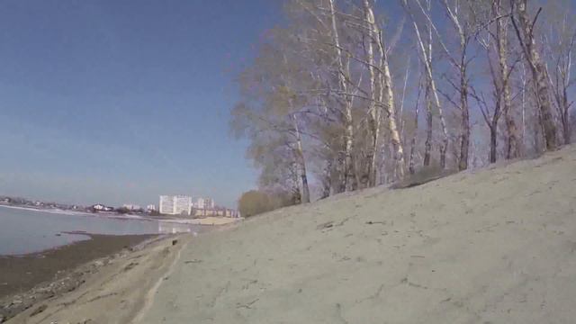 Казань. Кировская дамба весной 2015 года. Рельеф дна возле берега с привязками. Вахитовский район..