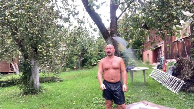 Продолжаю свои процедуры по закаливанию организма в холодной артезианской воде.
