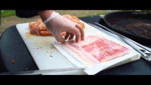 Как разжечь угли без химии! Рецепт курицы с беконом на мангале!