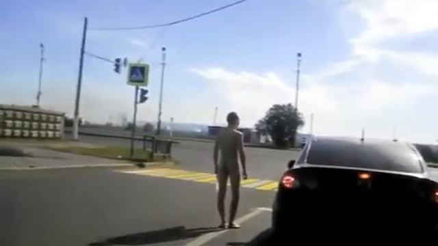 Обнажённый мужчина прогулялся по Магнитогорску 18+