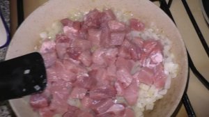 горшочки с мясом и грибами под крышечкой из теста