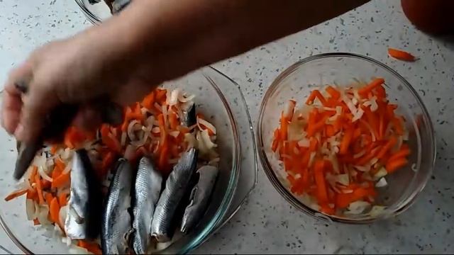 Салака в томатном соусе с овощами