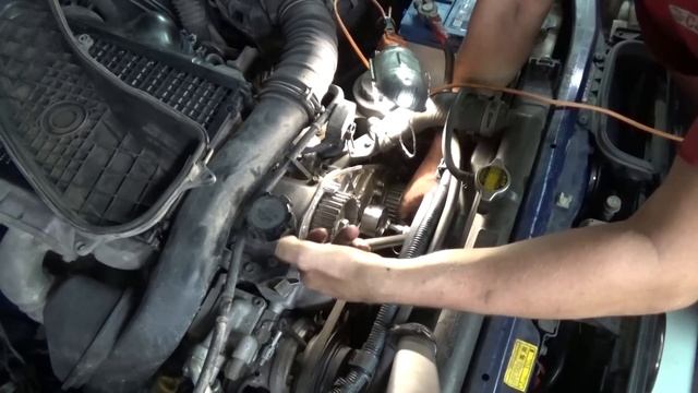Toyota Hilux . Замена ремня ГРМ 1-KZ . смотреть онлайн