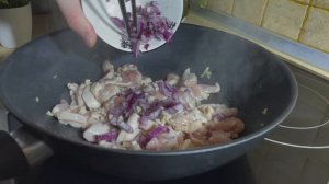 WOK прямиком из Азии | Лапша, курица и соус терияки | Зачем там баклажаны