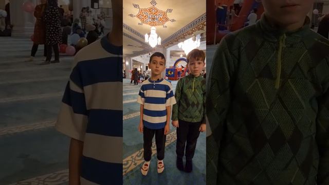 Мальчики рассказывают о детском празднике на зимних каникулах при Московской Соборной Мечети смотреть онлайн