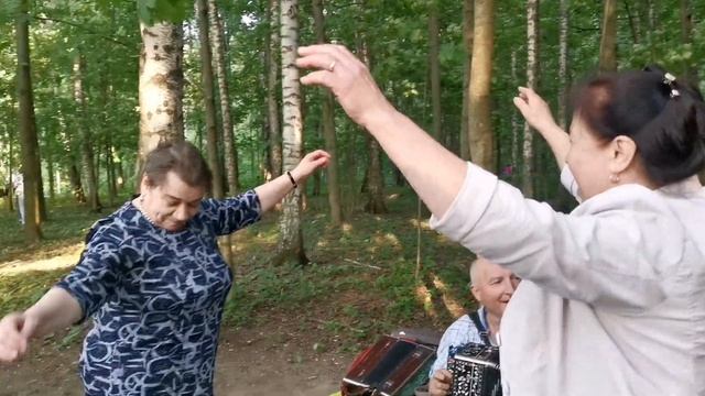 Измайловский пятачок, Гармонист Юрий Степашкин, Холодный май и жаркие гуляния ? смотреть онлайн