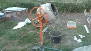 Фундамент из камня / Дом в деревне