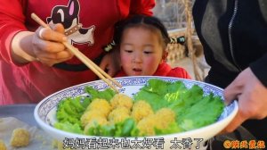 女儿想吃丸子了,霞姐用陕北黄小米做猪肉蒸丸子吃,这做法第一次见【陕北霞姐】