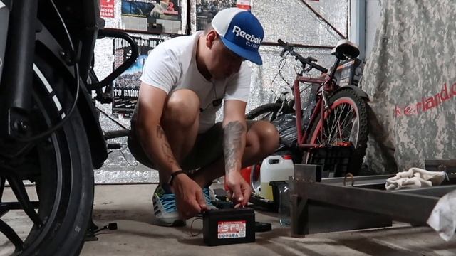 Что будет если в новый аккумулятор залить больше электролита чем нужно Pulsar NS200 #мойпервыймот смотреть онлайн