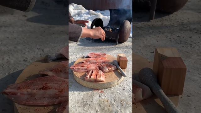 Приготовление рыбы на углях/cooking fish in a charcoal. #рыбалка #вкусноипросто #рек #fishing