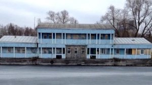 ПОЧЕМУ СИМВОЛЫ СОВЕТСКОЙ ЭПОХИ СЕЙЧАС ГНИЮТ НА БЕРЕГАХ РЕК ? ДЕБАРКАДЕР