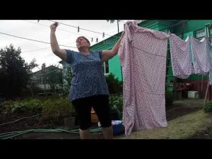 Жизнь в деревне простых людей. Управилась с курами ,морковью ,пересадила яблоню,крыжовник.