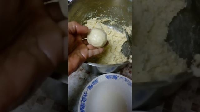 Творожные шарики жареные в масле.