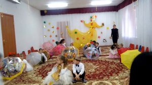 Танец под дождем. Еркеша. Садик