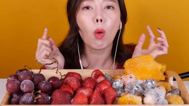 [ASMR] 보기만해도 시원한 냉동과일❄️(딸기,거봉,망고,용과.파파야)이팅사운드 리얼사운드 먹방 Eatingsound Realsound Korean Mukbang SSoyoun